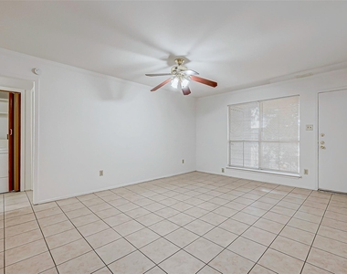 8201 Richmond Avenue - Photo Thumbnail 3