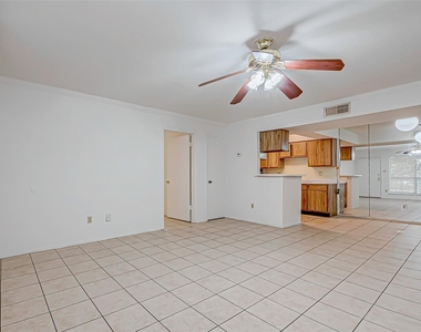 8201 Richmond Avenue - Photo Thumbnail 6