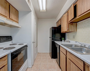 8201 Richmond Avenue - Photo Thumbnail 13