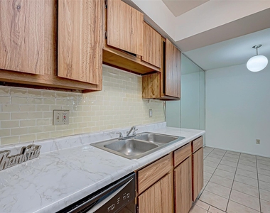 8201 Richmond Avenue - Photo Thumbnail 16