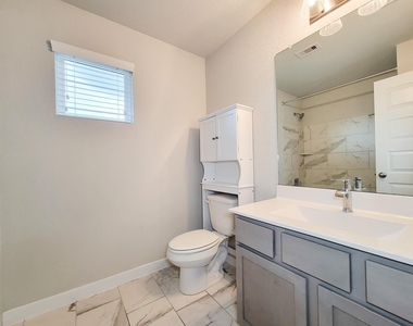 2719 Oakleaf Ash Lane - Photo Thumbnail 36