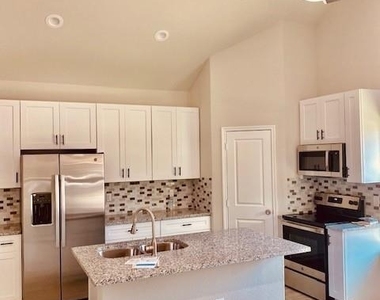 11907 Nelwood Street - Photo Thumbnail 3