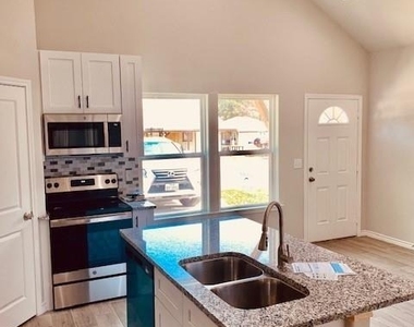 11907 Nelwood Street - Photo Thumbnail 4