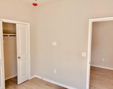 11907 Nelwood Street - Photo Thumbnail 9