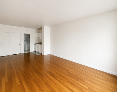 398 East 52nd Street - Photo Thumbnail 4