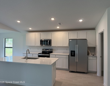 792 Geary Street Sw - Photo Thumbnail 1