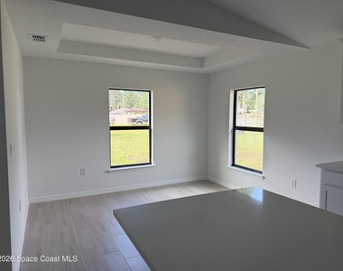792 Geary Street Sw - Photo Thumbnail 4