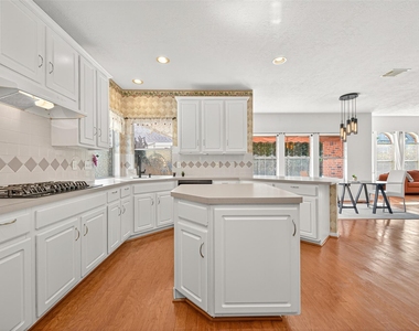 17410 Pikes Peek Court - Photo Thumbnail 14