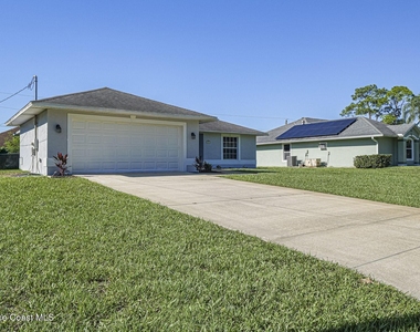745 18th Street Sw - Photo Thumbnail 2