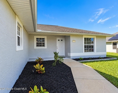 745 18th Street Sw - Photo Thumbnail 4