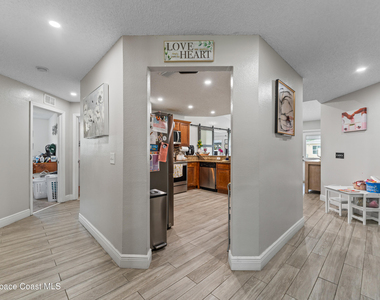 395 Galley Street Se - Photo Thumbnail 5