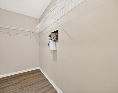 6551 Holly Cove Lane - Photo Thumbnail 12