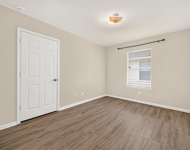 6551 Holly Cove Lane - Photo Thumbnail 6