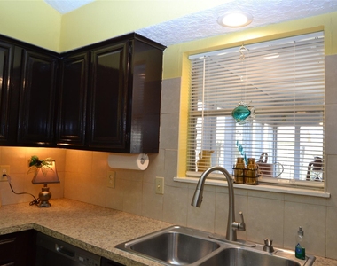7014 Dickson Way - Photo Thumbnail 10