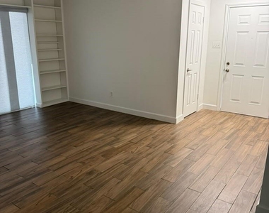 2744 Briarhurst Drive - Photo Thumbnail 7