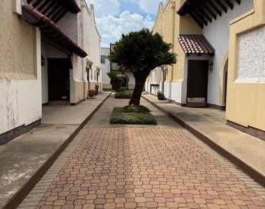 2744 Briarhurst Drive - Photo Thumbnail 3