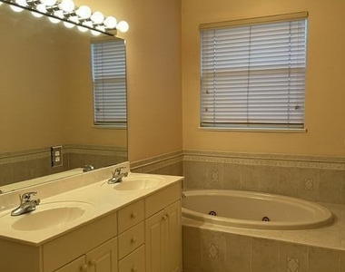 4320 Aberdeen Circle - Photo Thumbnail 13