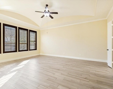 23535 Bellina Drive - Photo Thumbnail 6