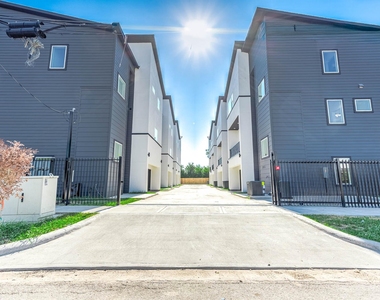 3209 St Emanuel Street - Photo Thumbnail 2
