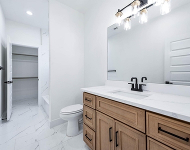 3209 St Emanuel Street - Photo Thumbnail 8
