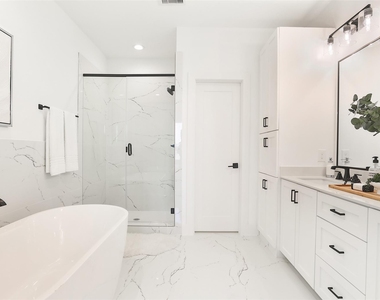 1016 W 15th 1/2 Street - Photo Thumbnail 31