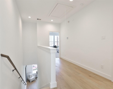 1016 W 15th 1/2 Street - Photo Thumbnail 24
