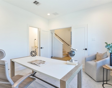 1016 W 15th 1/2 Street - Photo Thumbnail 5