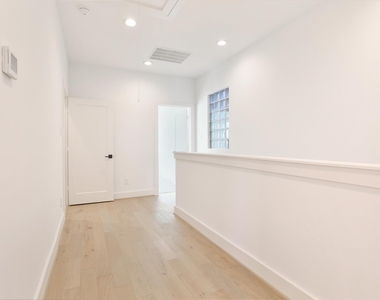 1016 W 15th 1/2 Street - Photo Thumbnail 35