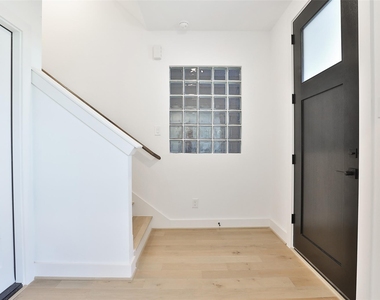 1016 W 15th 1/2 Street - Photo Thumbnail 2