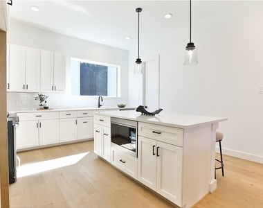 1016 W 15th 1/2 Street - Photo Thumbnail 11