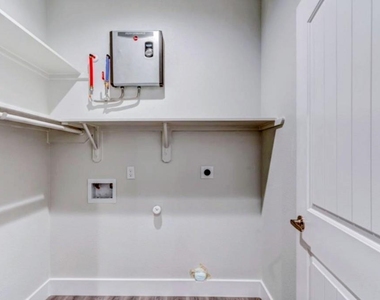 2906 Berry Road - Photo Thumbnail 9