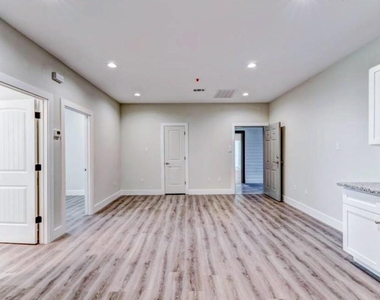 2906 Berry Road - Photo Thumbnail 5
