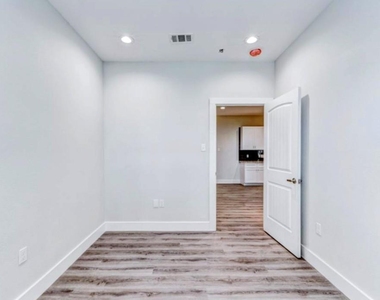 2906 Berry Road - Photo Thumbnail 8
