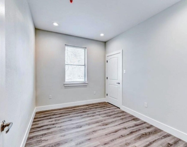 2906 Berry Road - Photo Thumbnail 7