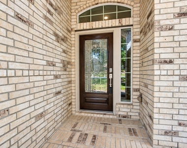 42 Black Swan Court - Photo Thumbnail 1
