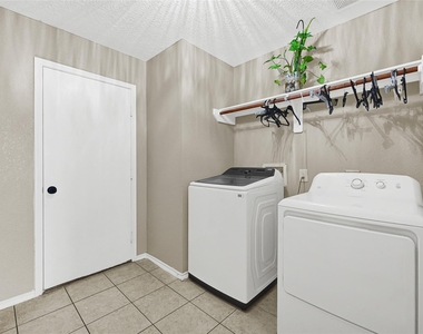 2911 Aspen Fair Trail - Photo Thumbnail 10