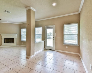 4402 Greenwood Trace Lane - Photo Thumbnail 8
