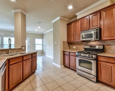 4402 Greenwood Trace Lane - Photo Thumbnail 6