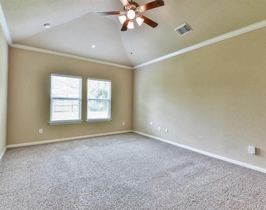 4402 Greenwood Trace Lane - Photo Thumbnail 9