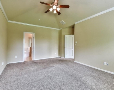 4402 Greenwood Trace Lane - Photo Thumbnail 10