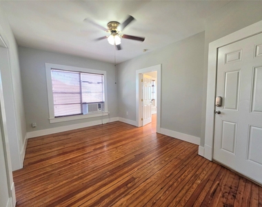 2111 Freeman Street - Photo Thumbnail 5