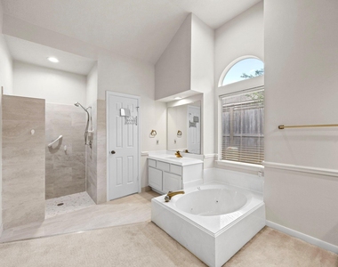 4215 Valley Glade Drive - Photo Thumbnail 15