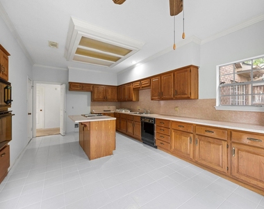 4215 Valley Glade Drive - Photo Thumbnail 11