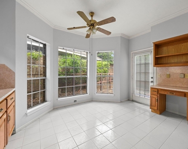 4215 Valley Glade Drive - Photo Thumbnail 12