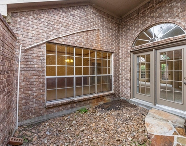 4215 Valley Glade Drive - Photo Thumbnail 7