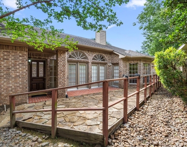 4215 Valley Glade Drive - Photo Thumbnail 23