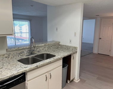 2816 S Bartell Drive - Photo Thumbnail 9