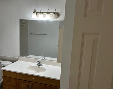 2816 S Bartell Drive - Photo Thumbnail 13