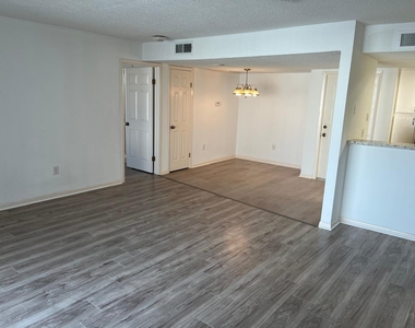 2816 S Bartell Drive - Photo Thumbnail 10