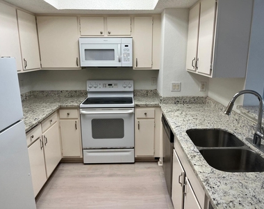 2816 S Bartell Drive - Photo Thumbnail 7